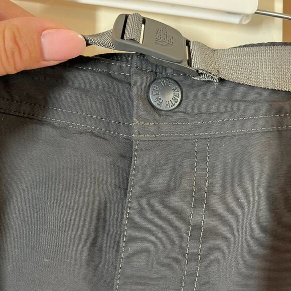 The North Face Men's Black Nylon Hiking Convertible Pants Zip Off Shorts XL - Picture 4 of 16